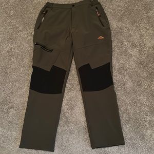 Men’s 38 outdoor windproof pant like new